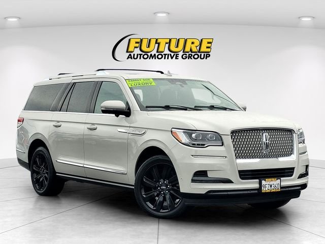 Used 2023 White Lincoln Reserve image 1