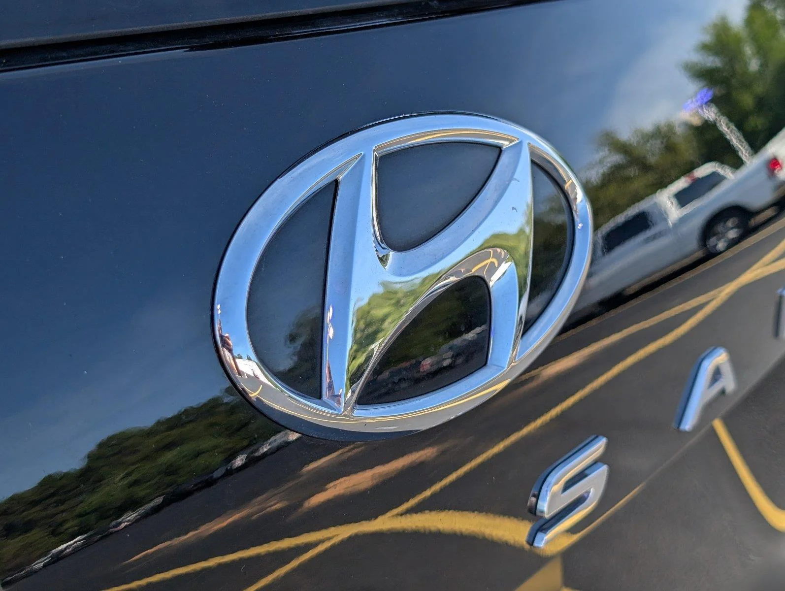 Used 2025 Abyss Black Pearl Hyundai SEL image 6