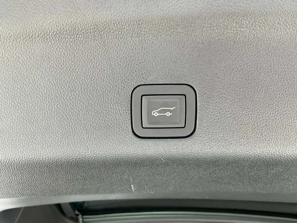 Used 2025 Silver GMC Elevation image 26