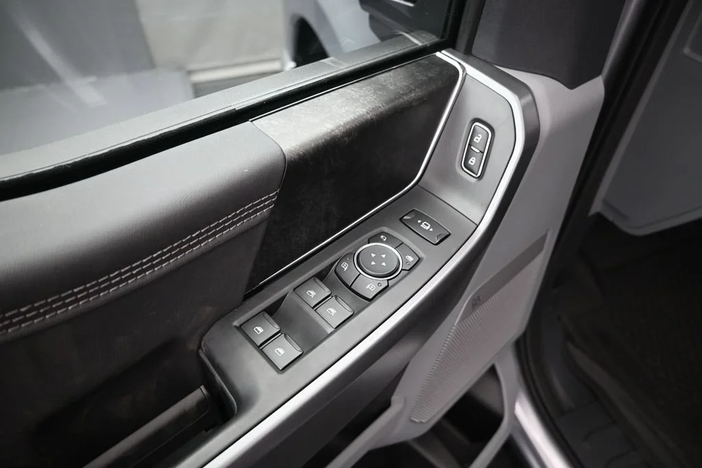 New 2027 Iconic Silver Metallic Ford XLT image 13