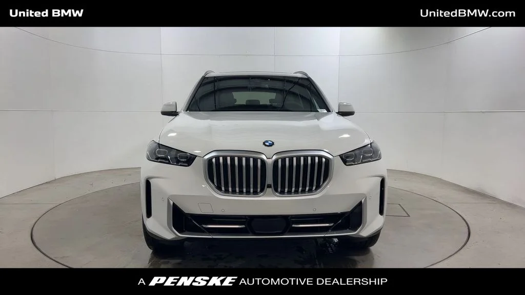 Used 2026 Alpine White BMW sDrive40i image 3