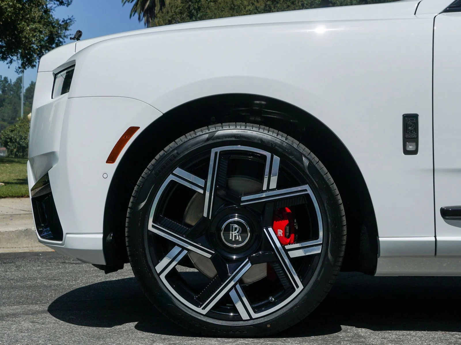 New 2027 Arctic White Rolls-Royce Black Badge image 12