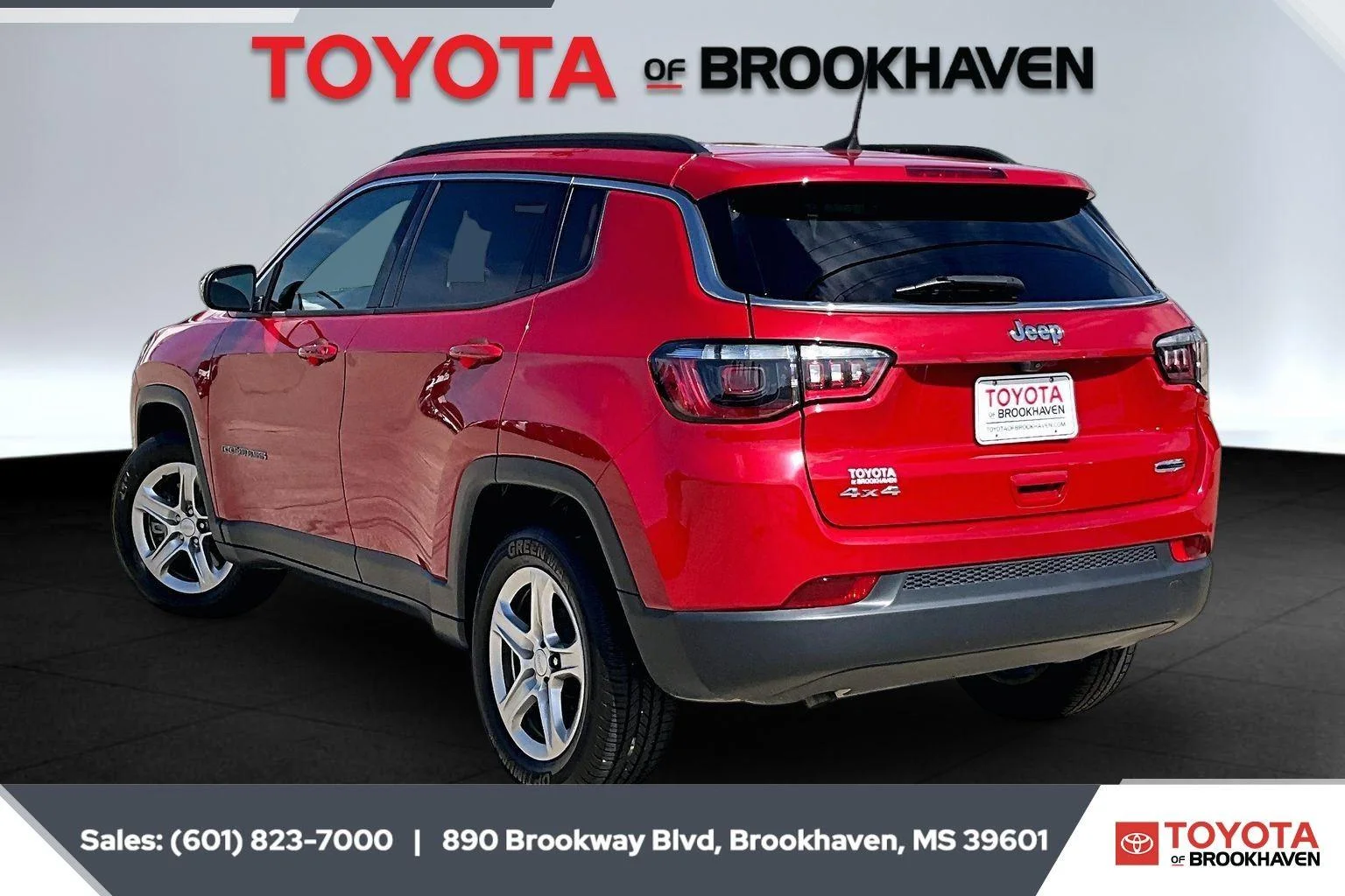 Used 2024 Red Hot Pearlcoat Jeep Latitude image 2