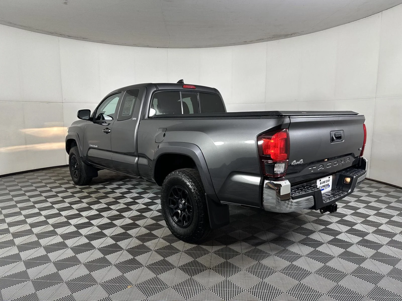 Used 2021 Magnetic Gray Metallic Toyota SR5 image 15