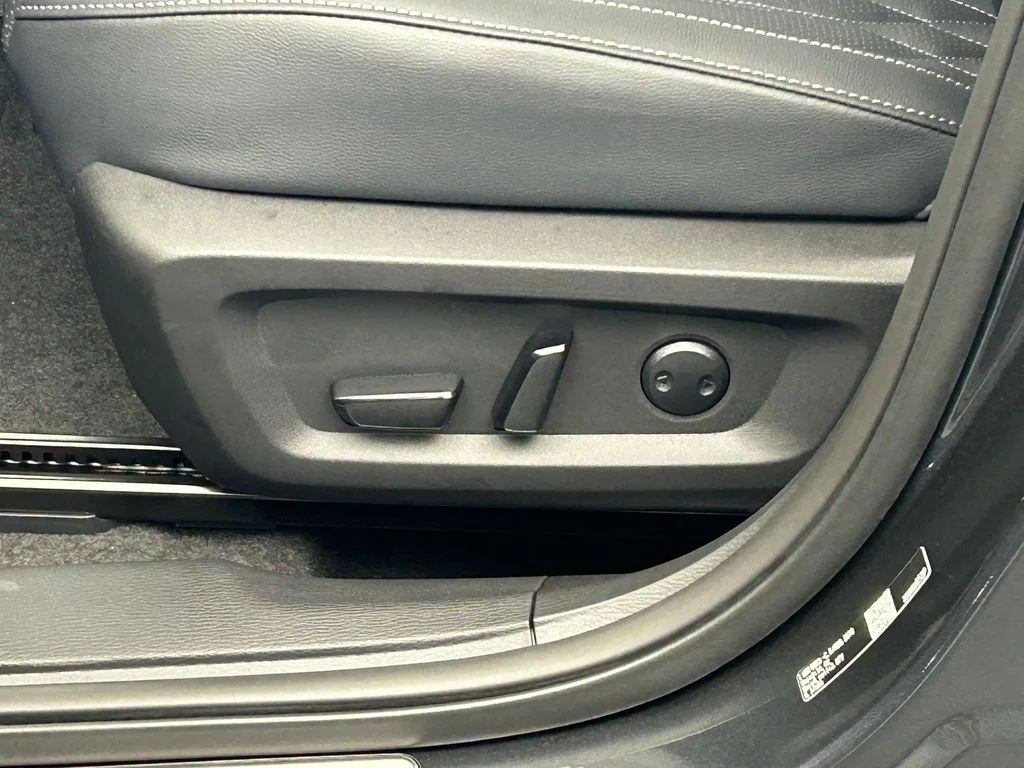 New 2026 Gray Mitsubishi SEL image 11