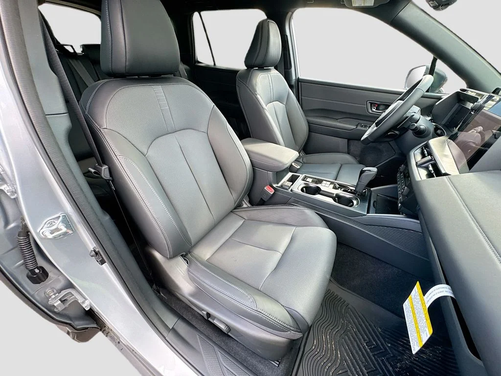 New 2026 ICE SILVER METALLIC Subaru Touring image 36