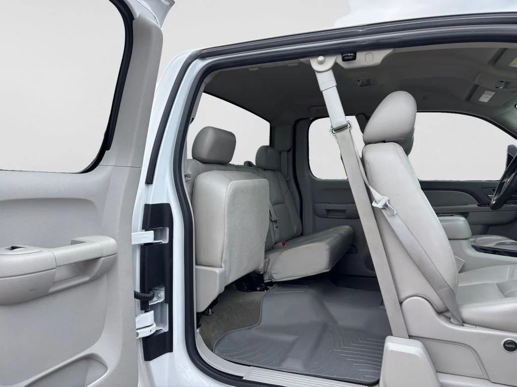 Used 2011 White Chevrolet LTZ image 43