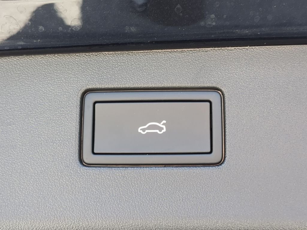 New 2026 Black Volkswagen 2.0T SE image 9