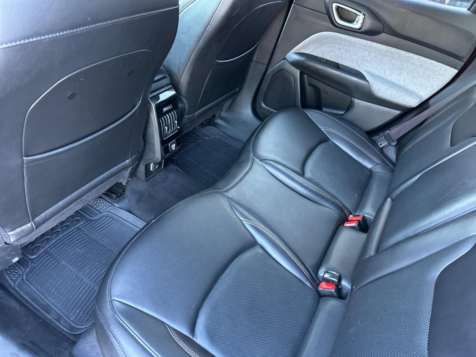 Used 2022 Red Jeep Latitude Lux image 12