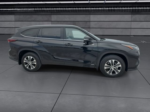 Used 2026 Black Toyota XLE image 9