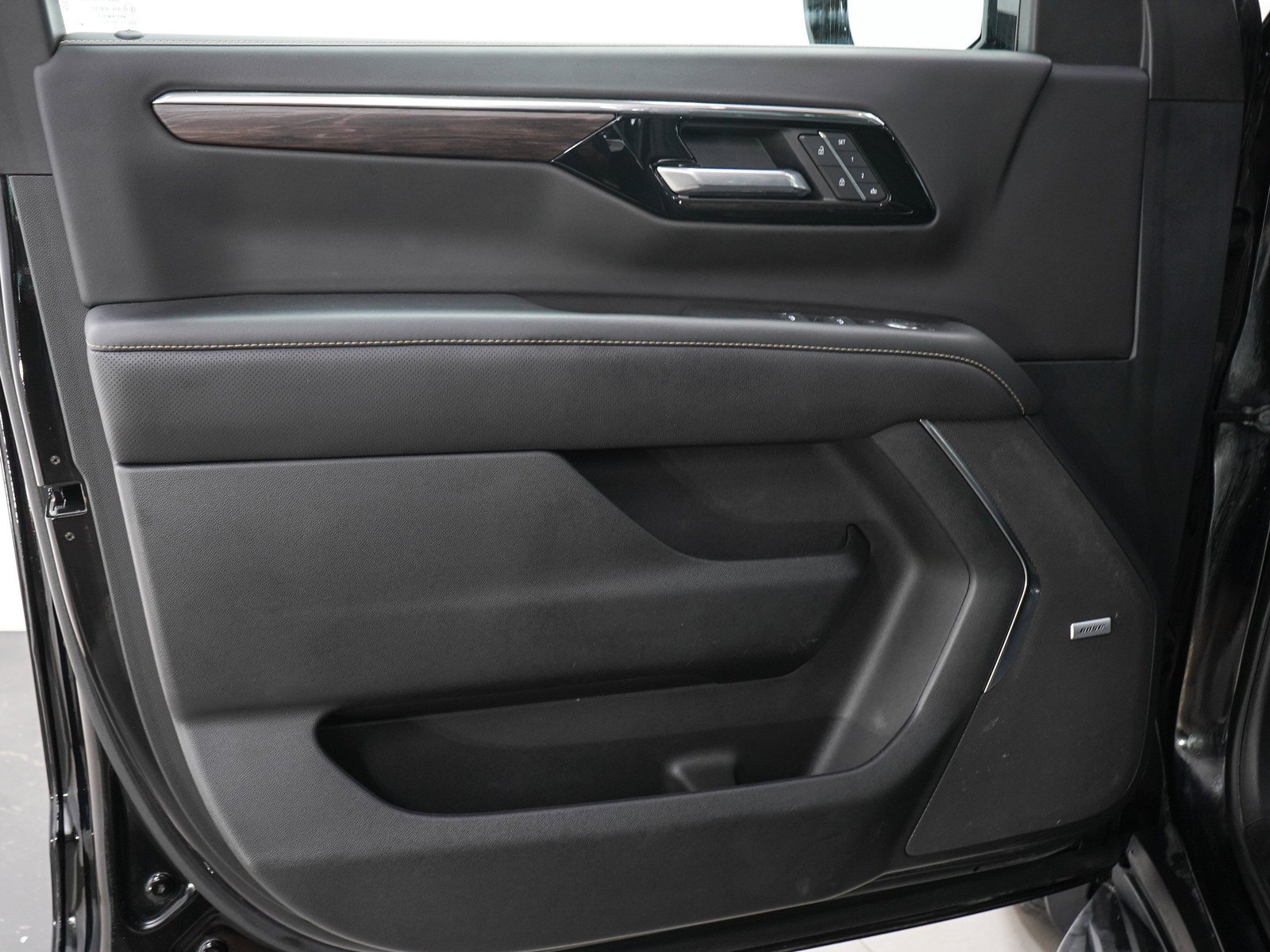 Used 2025 Black Chevrolet Premier image 23