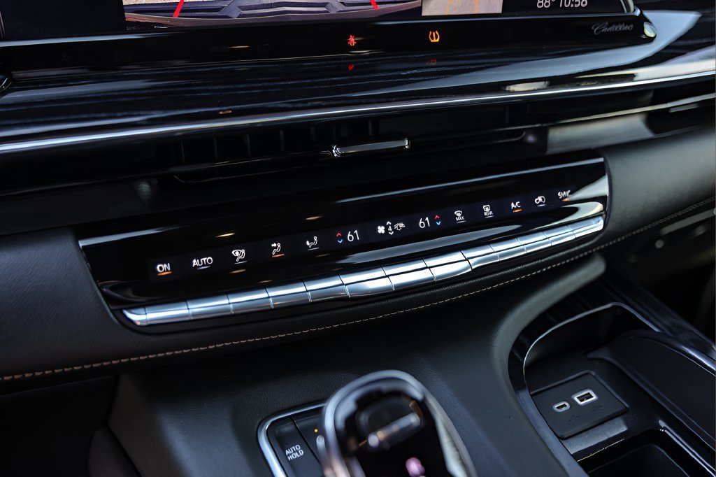 Used 2021 DARK MOON BLUE METALLIC Cadillac Sport image 18