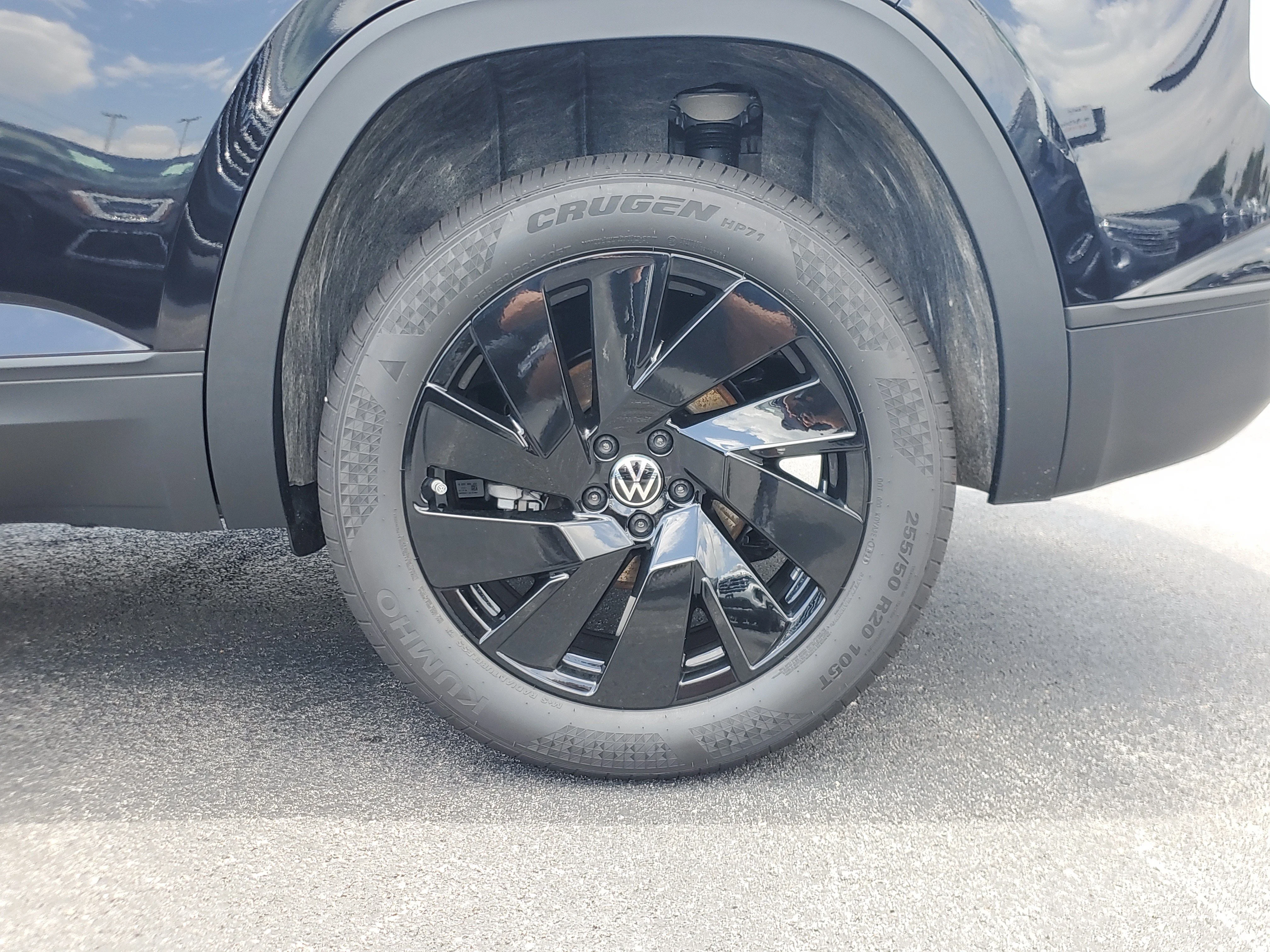 New 2026 Black Volkswagen 2.0T SE w/Technology image 9