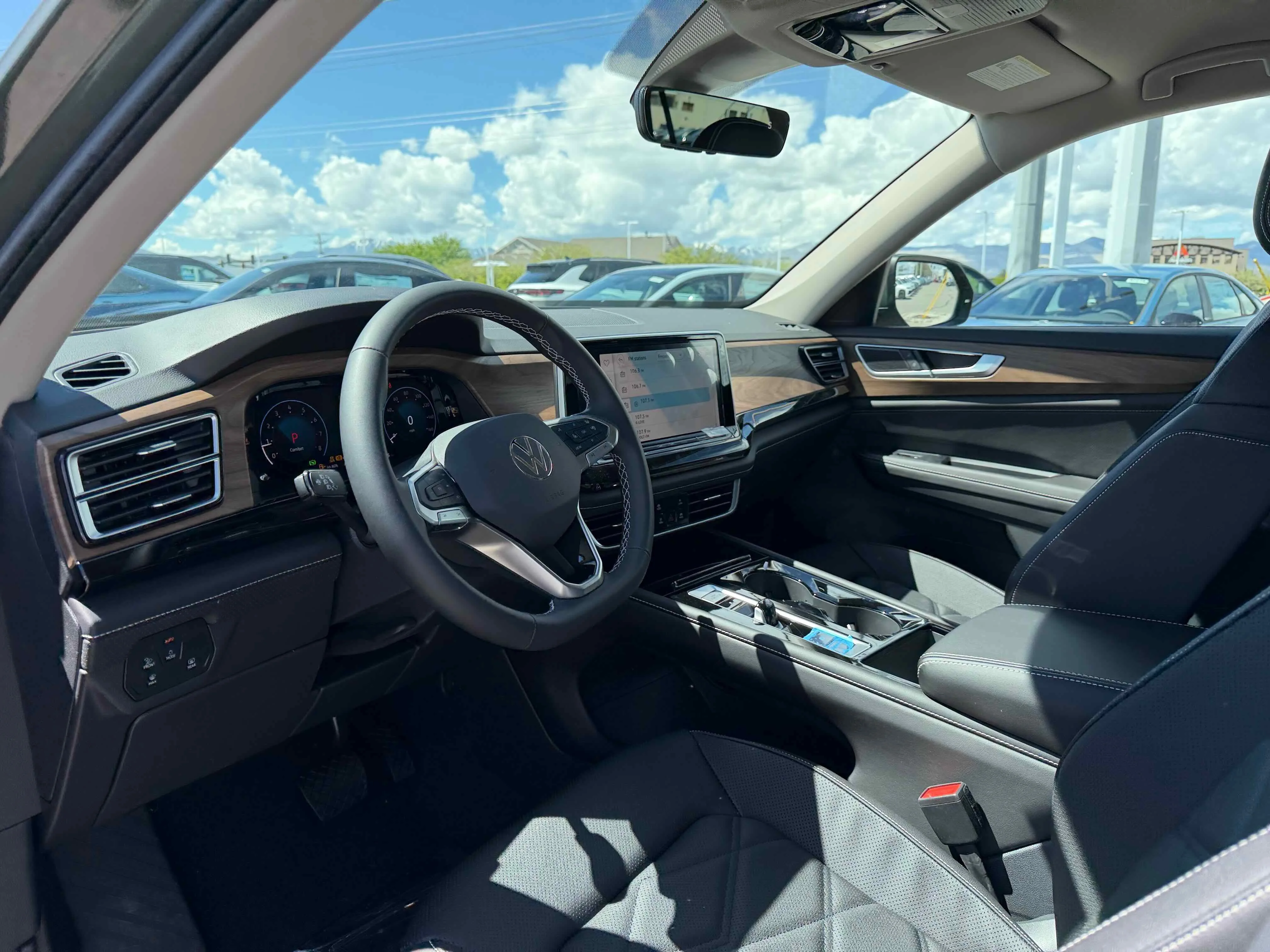 New 2026 Green Volkswagen 2.0T SE w/Technology image 4