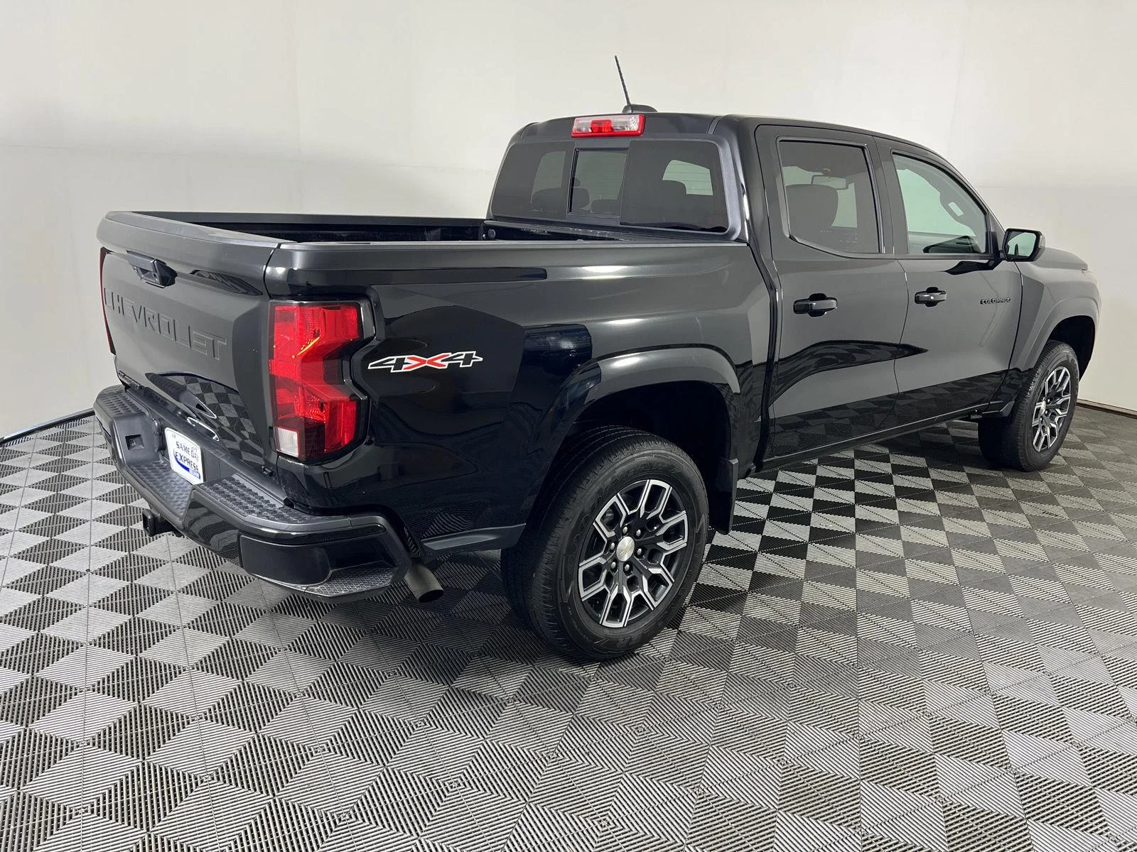 Used 2023 BLACK Chevrolet 4WD LT image 17