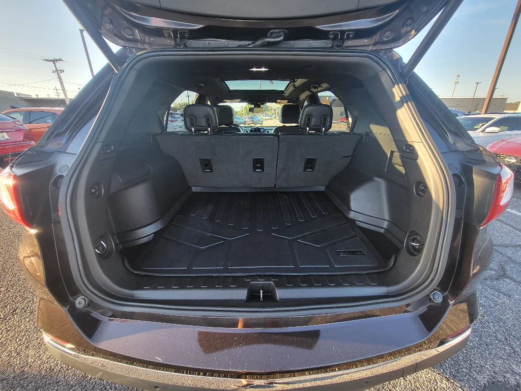 Used 2020 Chocolate Metallic Chevrolet Premier image 24