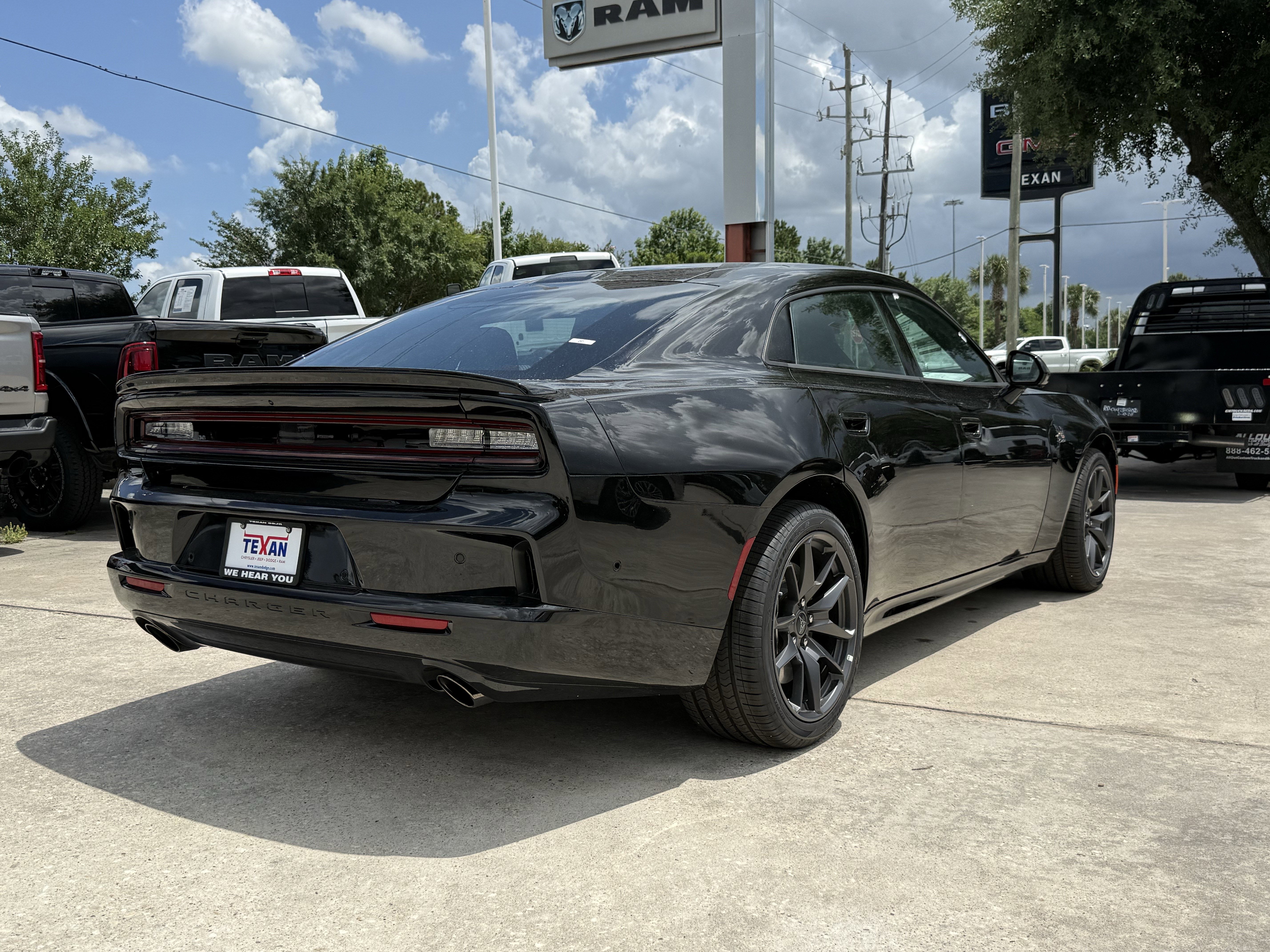 New 2026 Diamond Black Crystal Pearlcoat Dodge Scat Pack Plus image 4