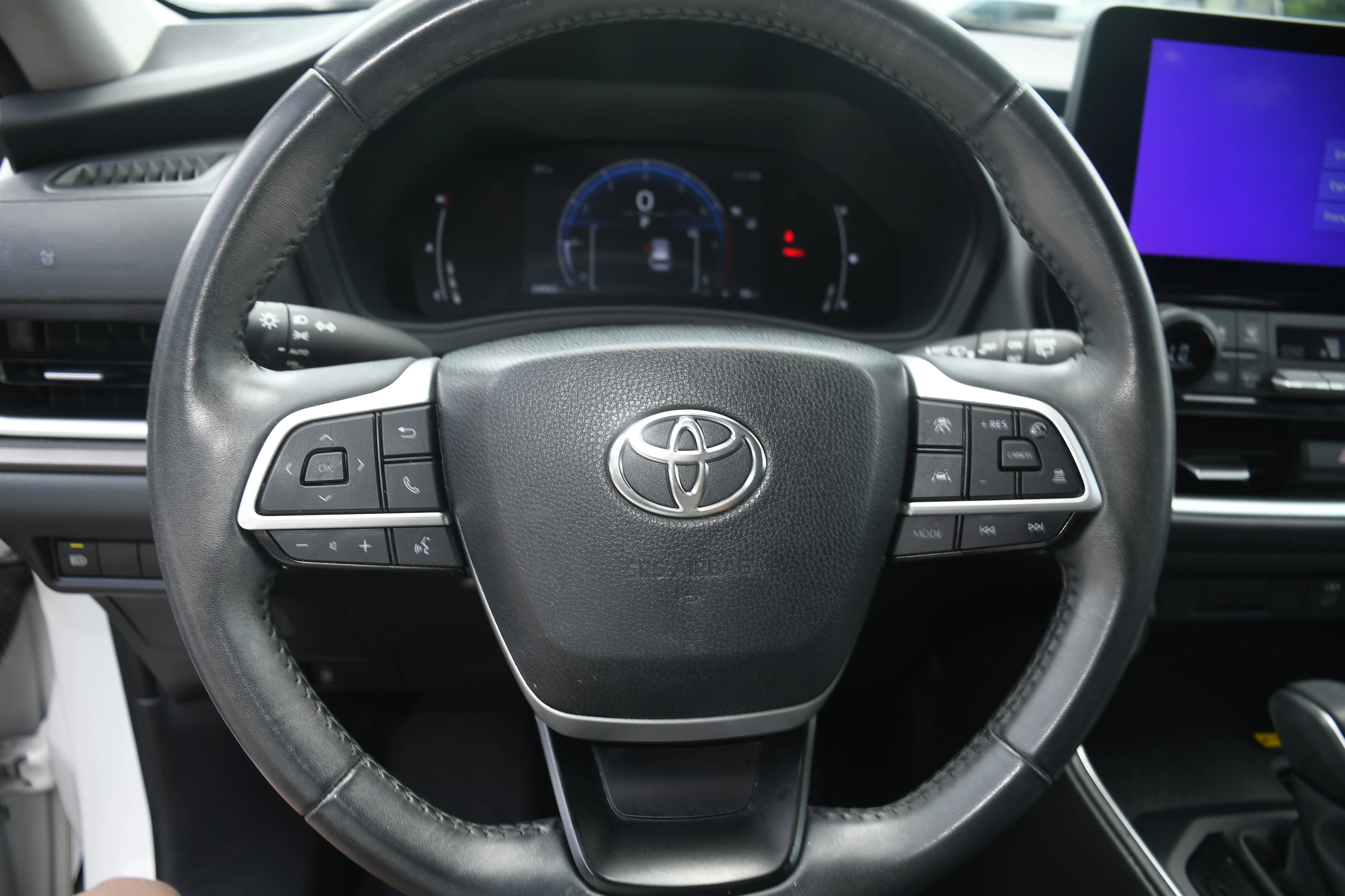 Used 2024 Beige Toyota XLE image 11