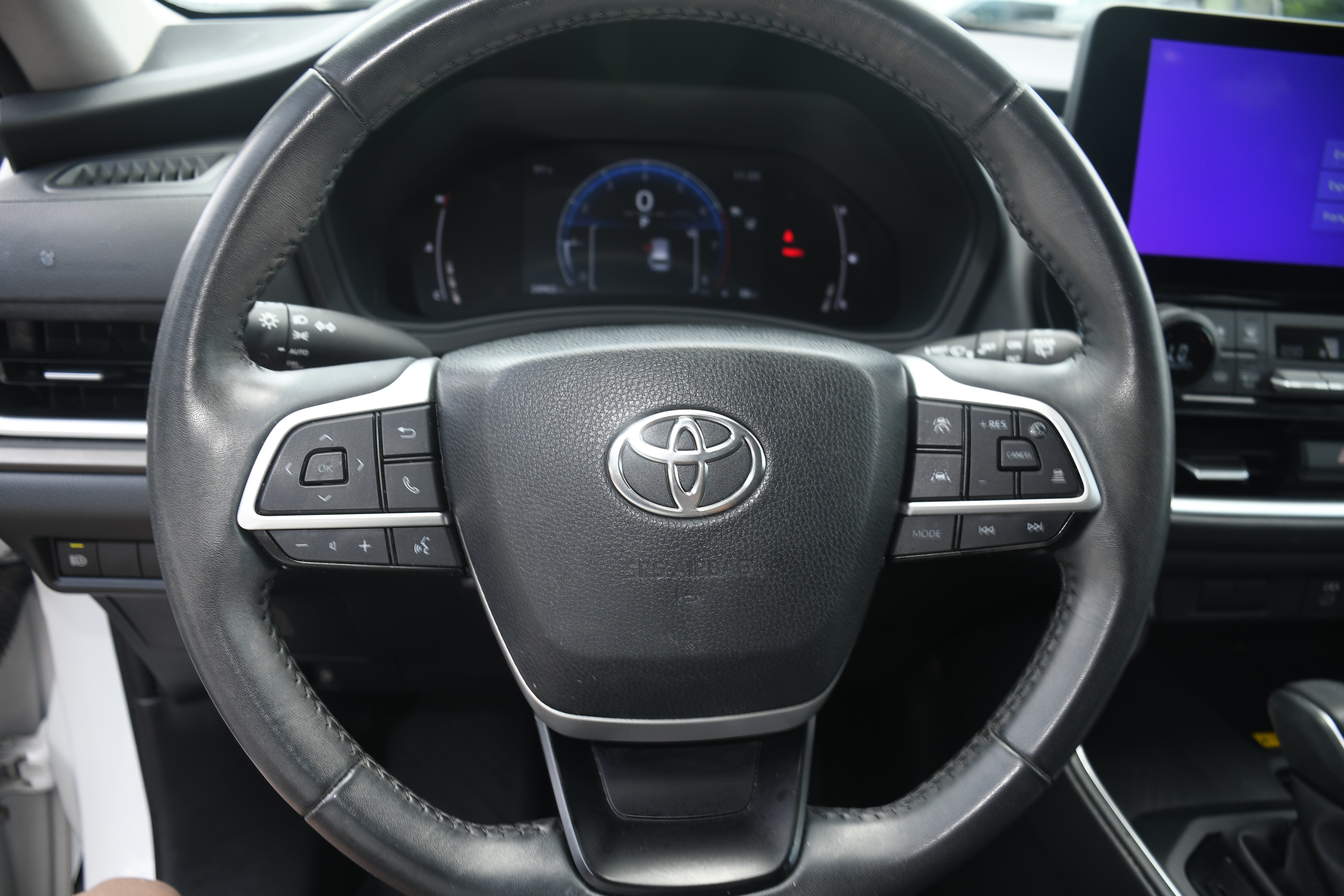 Used 2024 Beige Toyota XLE image 11