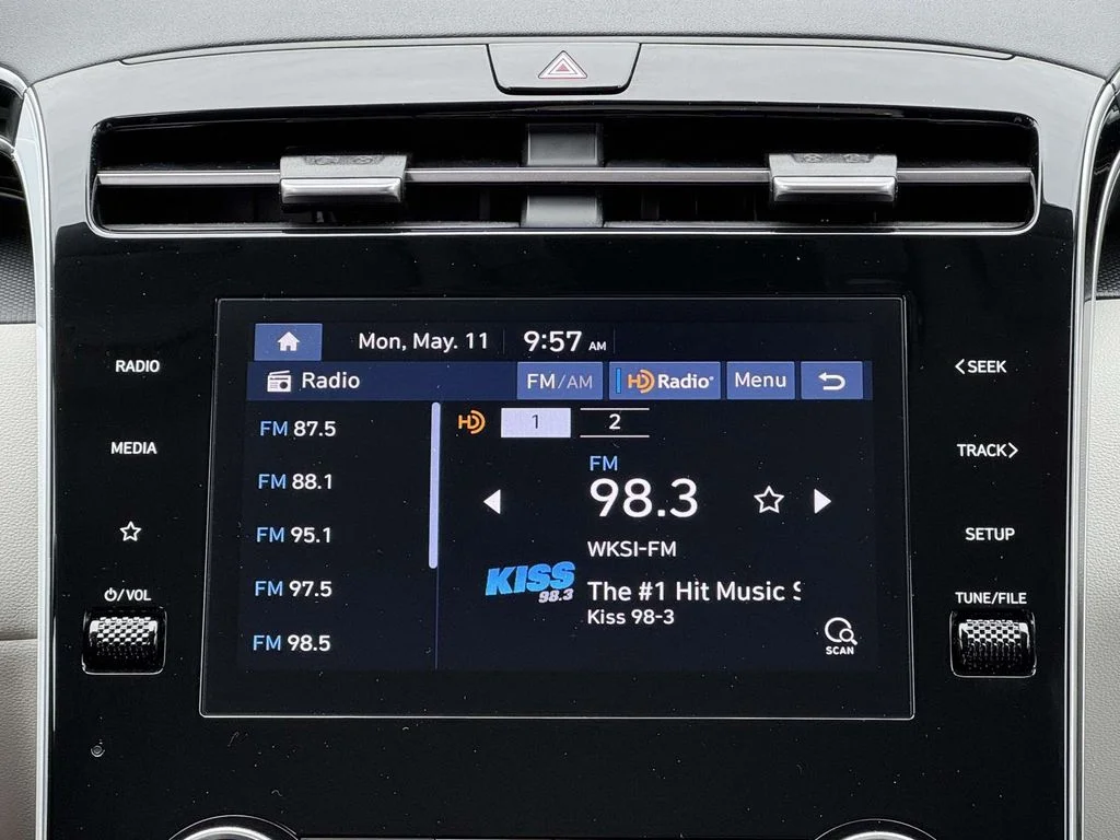 Used 2024 Silver Hyundai SE image 3