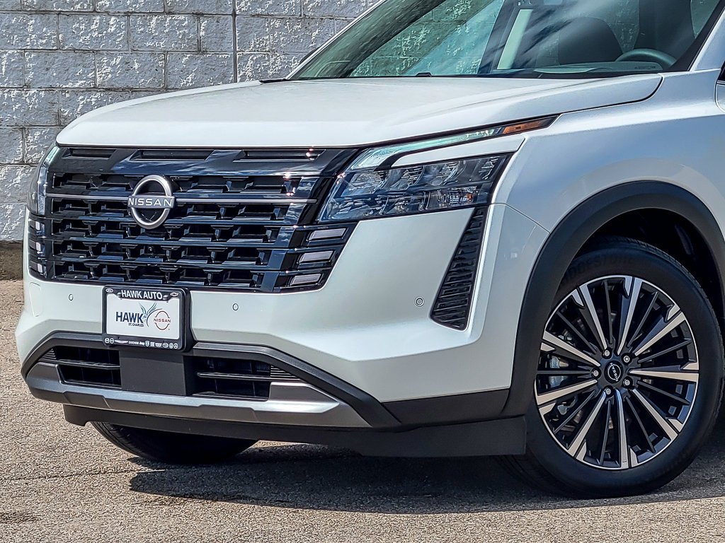 New 2026 Everest White Pearl Tricoat Nissan Platinum image 2