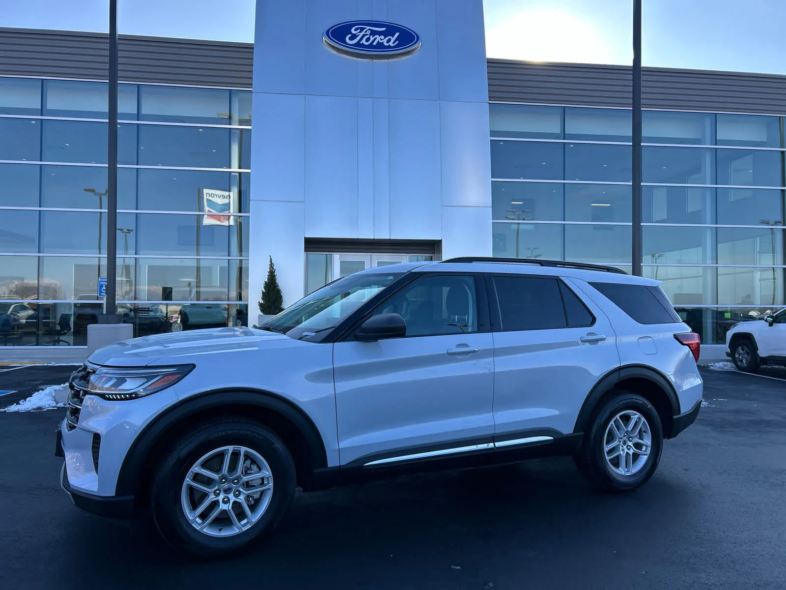 2025 Ford Explorer Active 4WD (PL535)'s photo