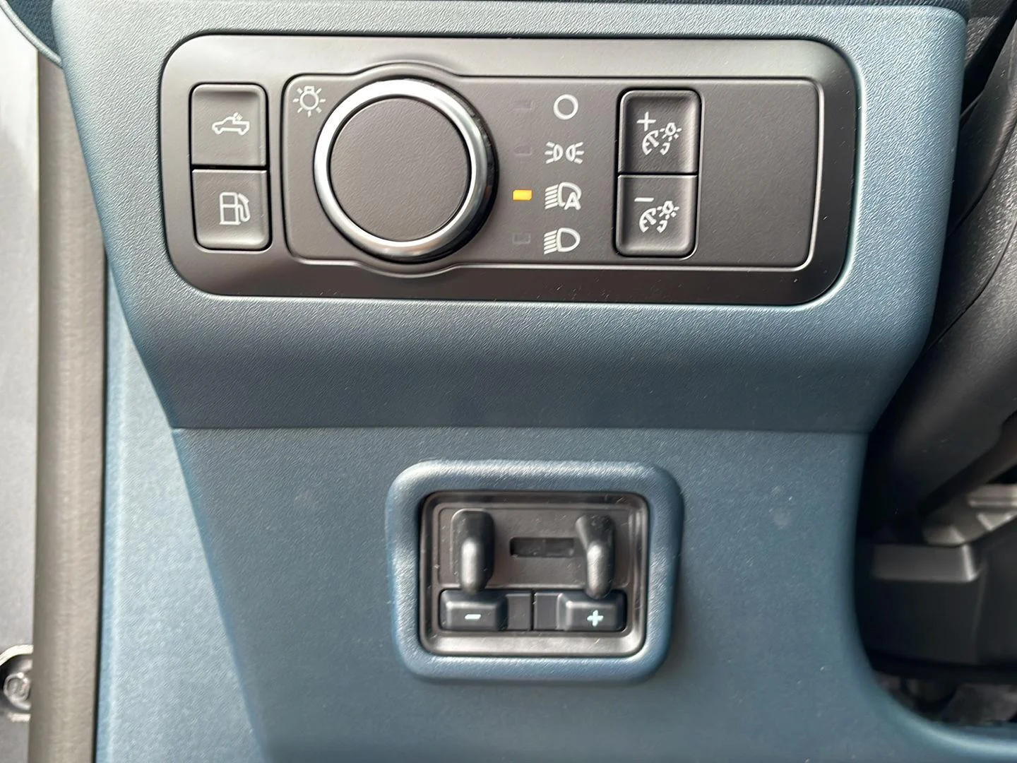 New 2026 Carbonized Gray Metallic Ford XLT image 11