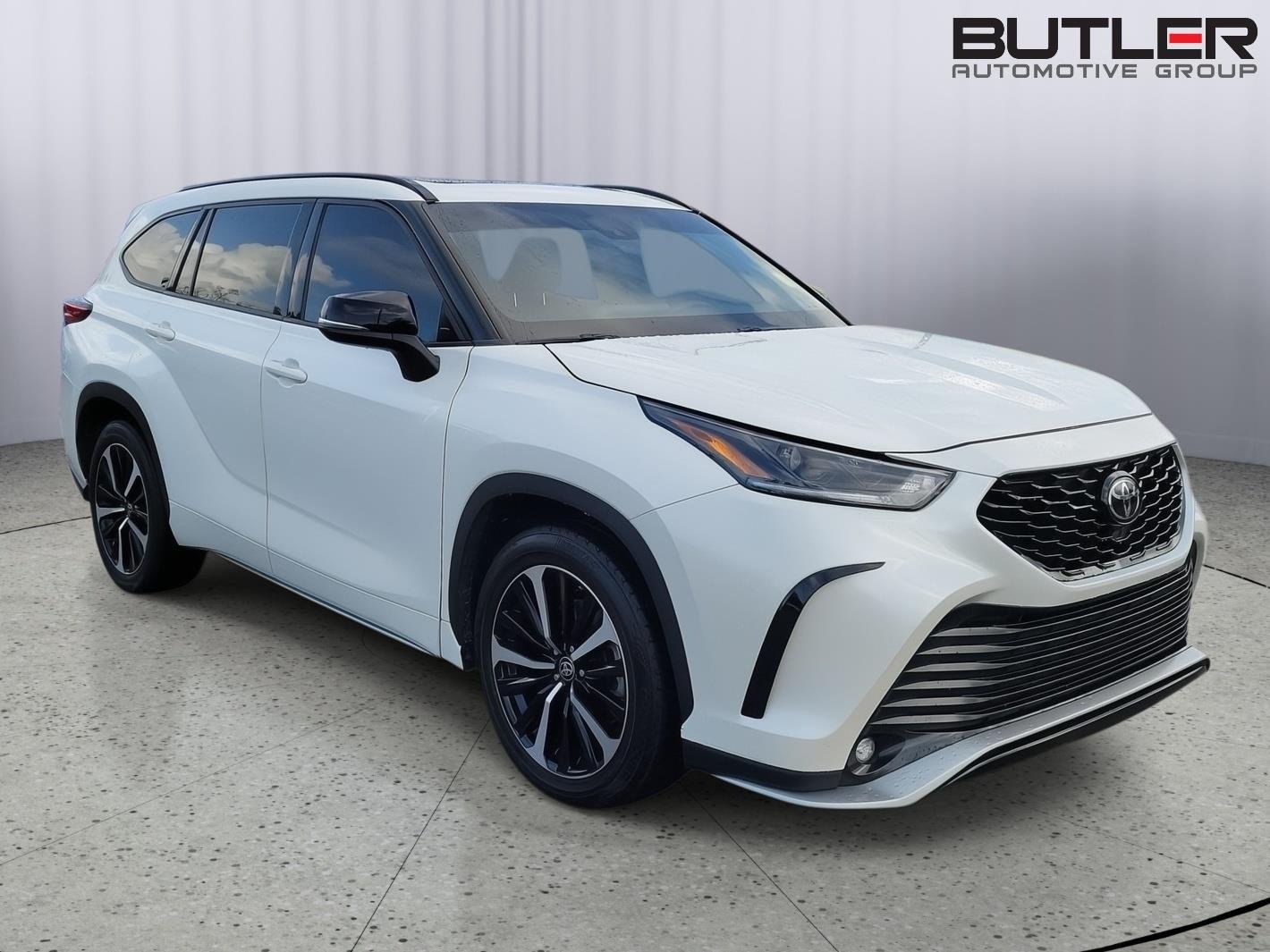 Used 2021 Blizzard Pearl Toyota XSE image 4