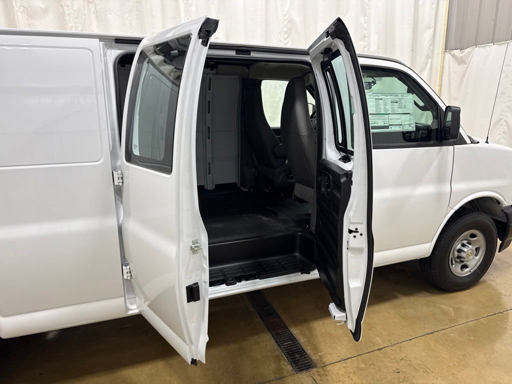 2026 Chevrolet Express Cargo Work Van - Photo 6