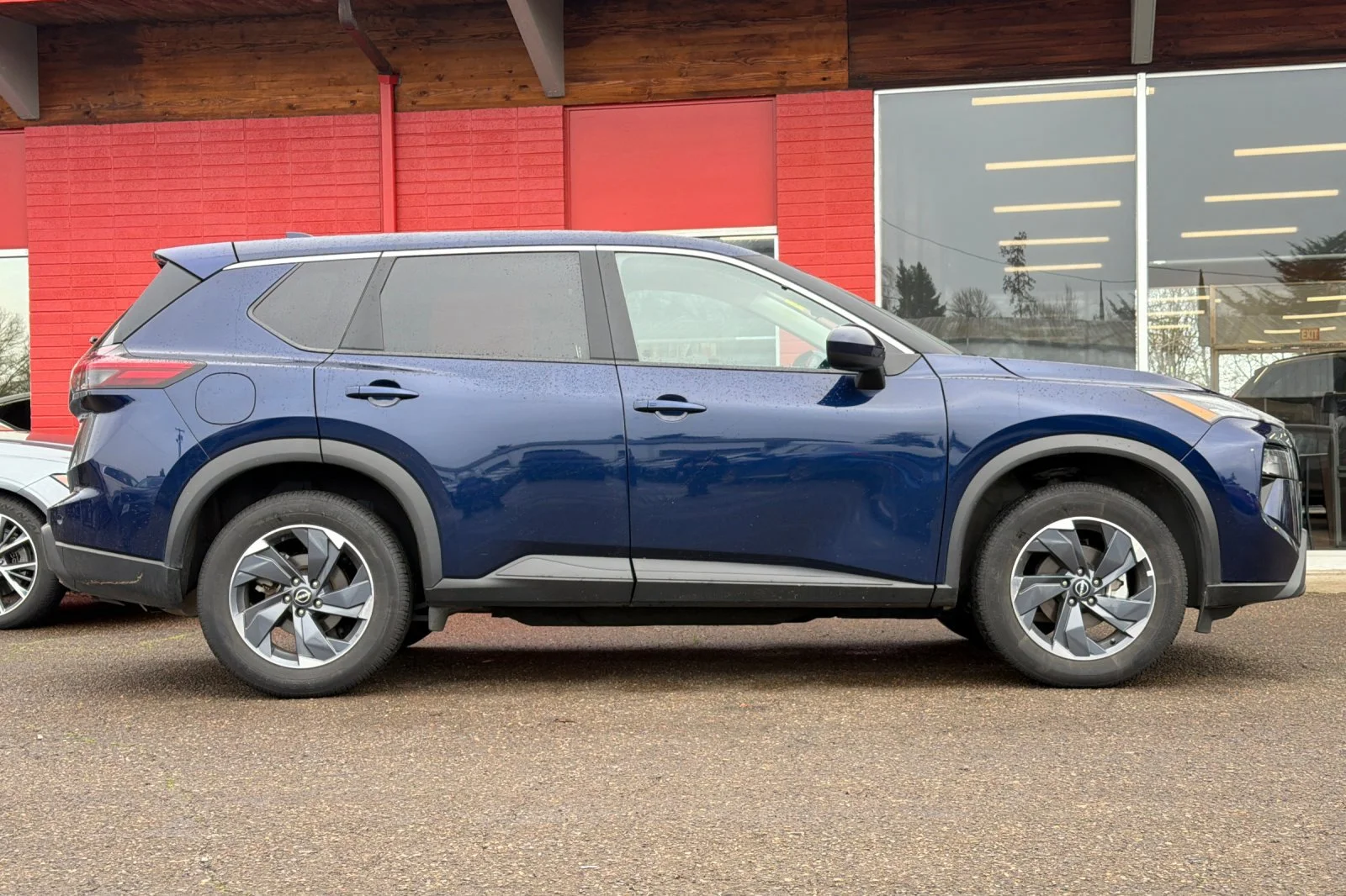 Used 2025 Deep Ocean Blue Pearl Nissan SV image 3