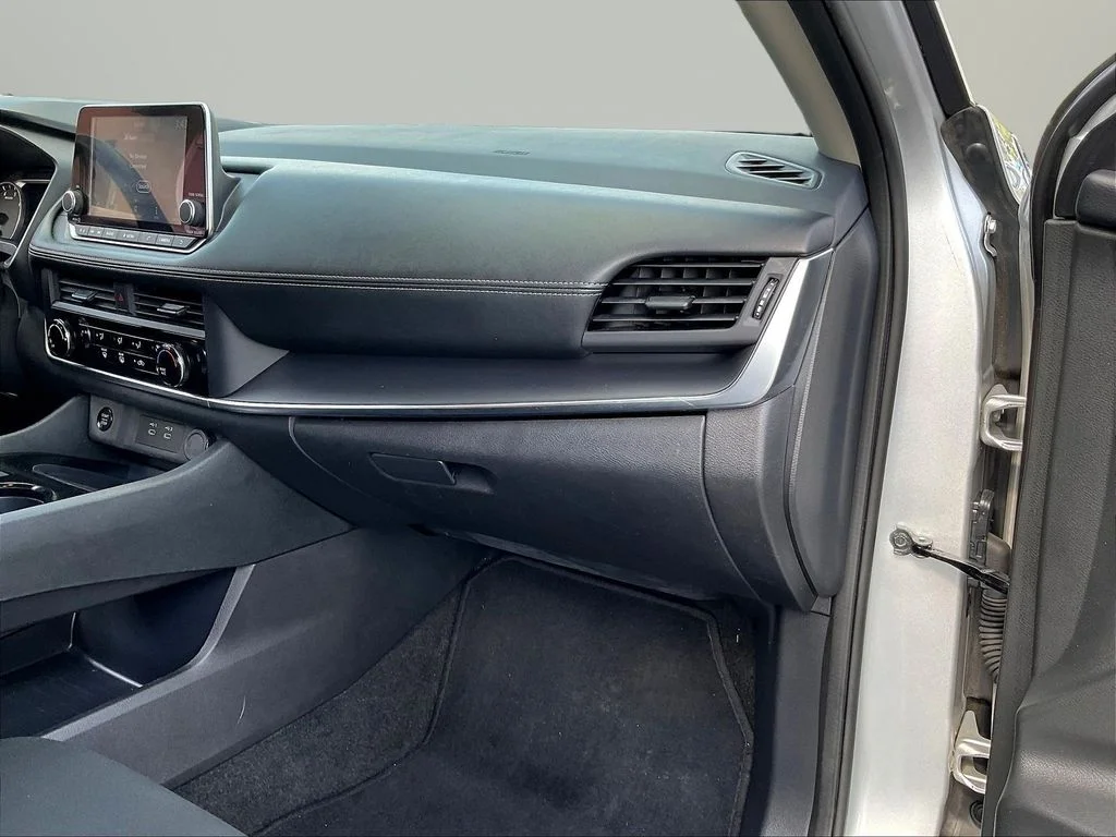 Used 2024 Silver Nissan S image 26
