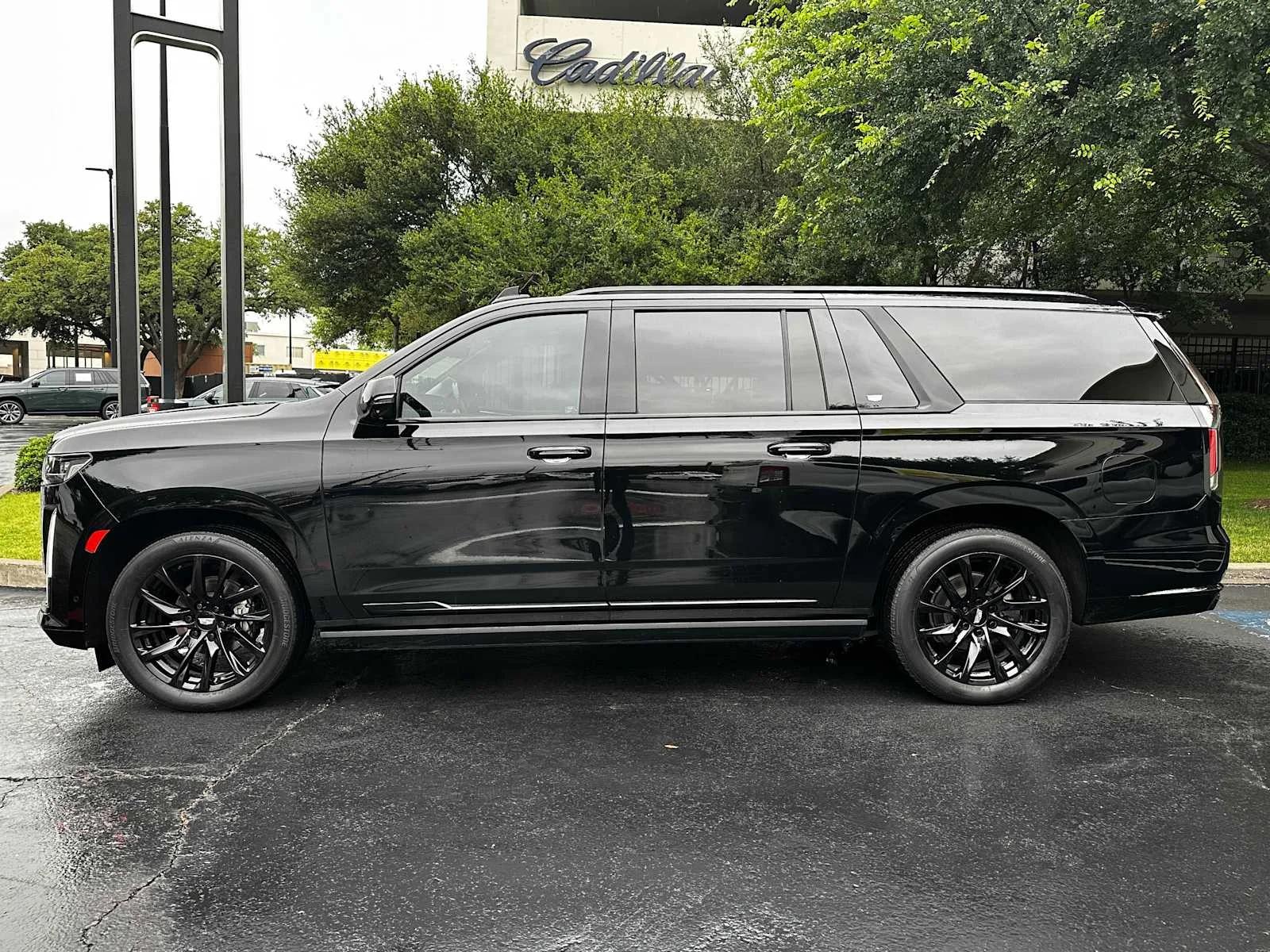 Used 2022 Black Raven Cadillac Sport image 5