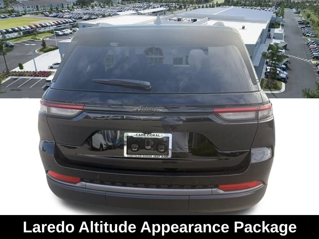 New 2026 Diamond Black Crystal Pearl-Coat Exterior Paint Jeep Altitude image 5