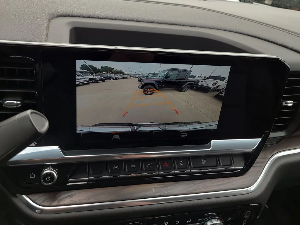 Used 2025 White GMC SLT image 24