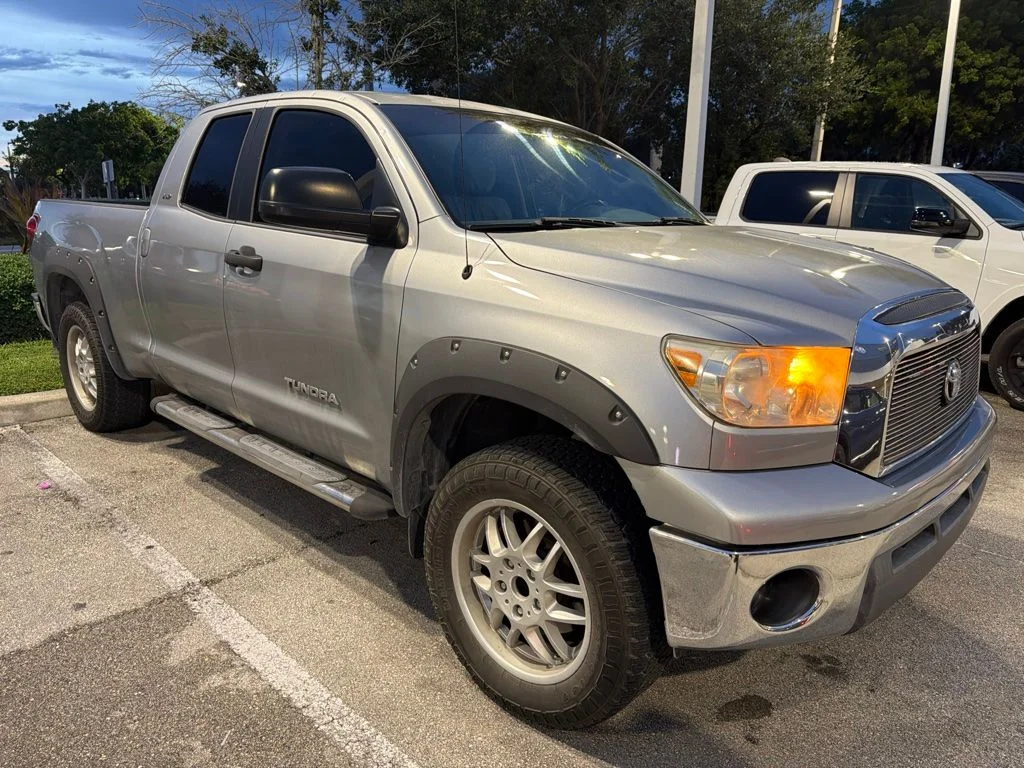 Used 2007 Gray Toyota SR5 image 2