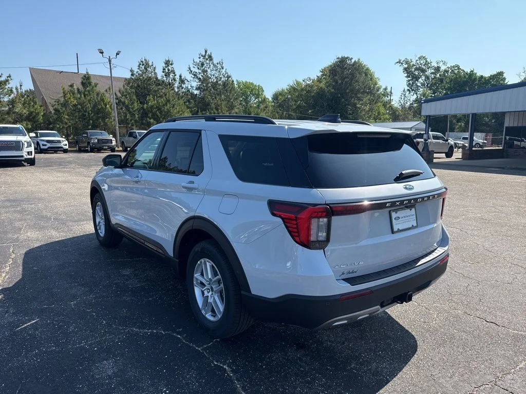 New 2026 Space White Metallic Ford Active image 5
