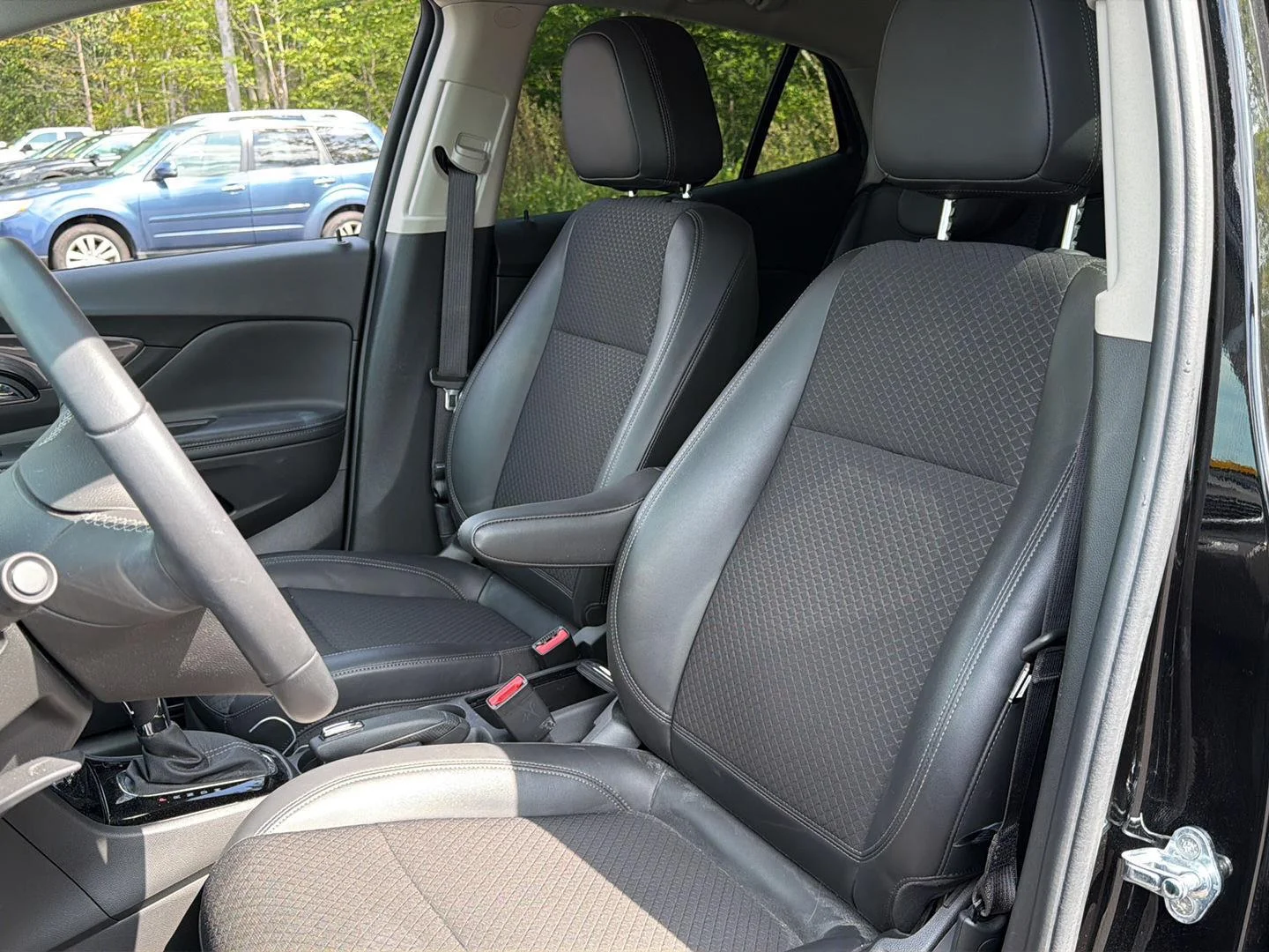 Used 2022 Ebony Twilight Metallic Buick Preferred image 14