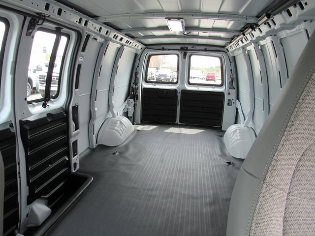 Certified Used 2025 Summit White Chevrolet WT image 19