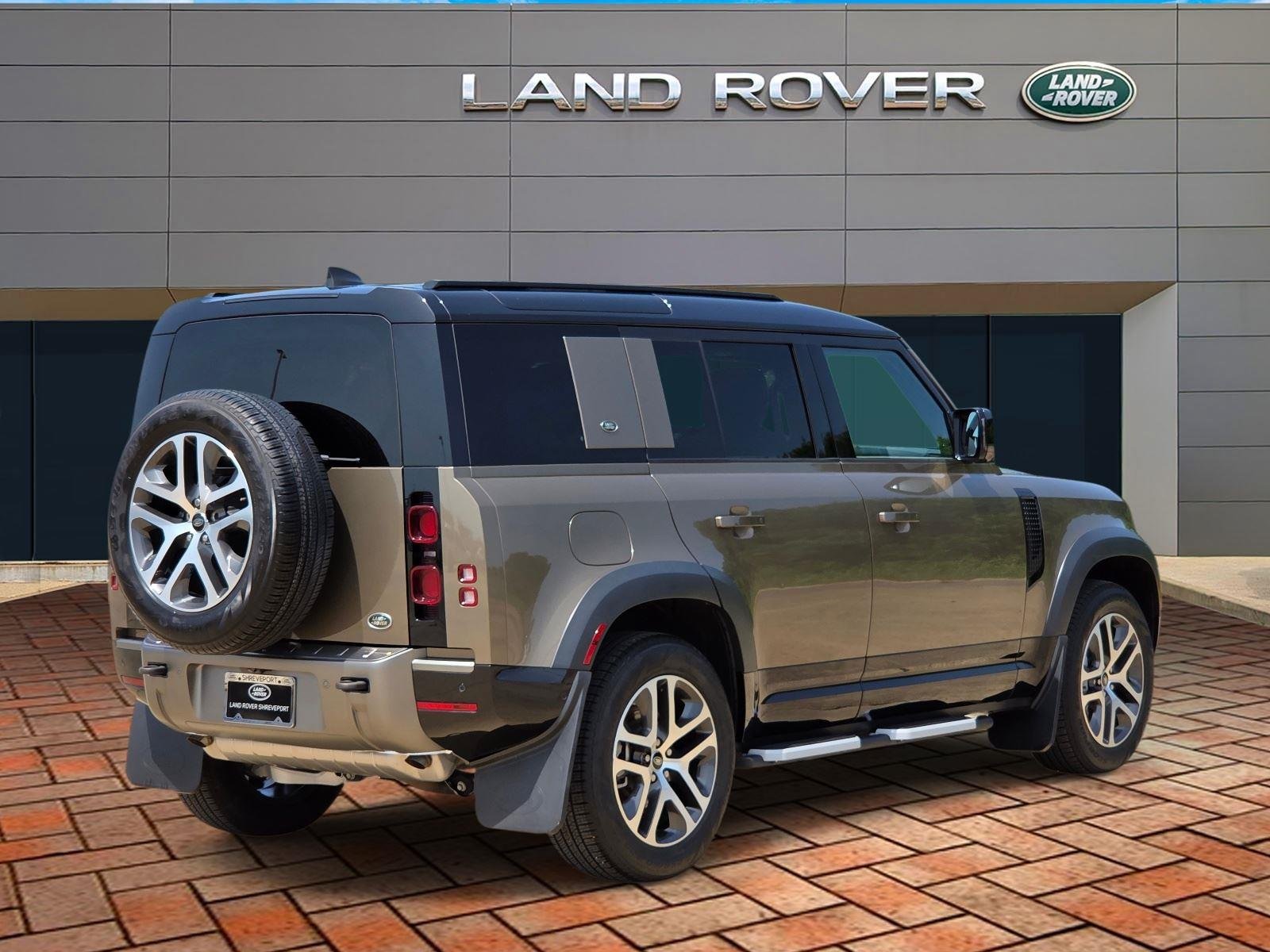 Used 2023  Land Rover X-Dynamic SE image 4
