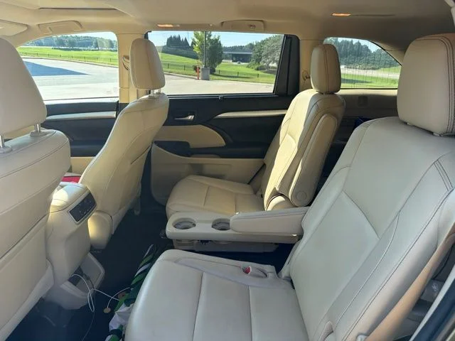 Used 2018 Jade Metallic Toyota XLE image 5