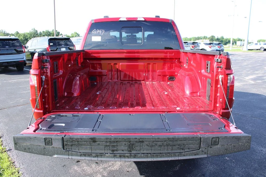 New 2026 Ruby Red Metallic Tinted Clearcoat Ford XLT image 13