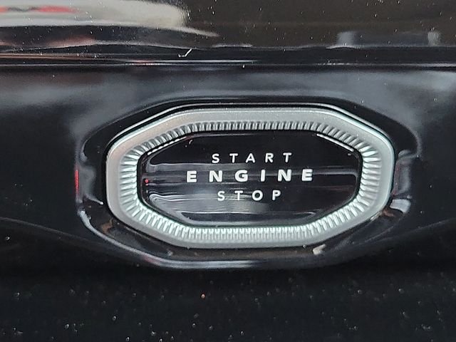 New 2026 Diamond Black Crystal Pearlcoat Jeep Altitude image 16