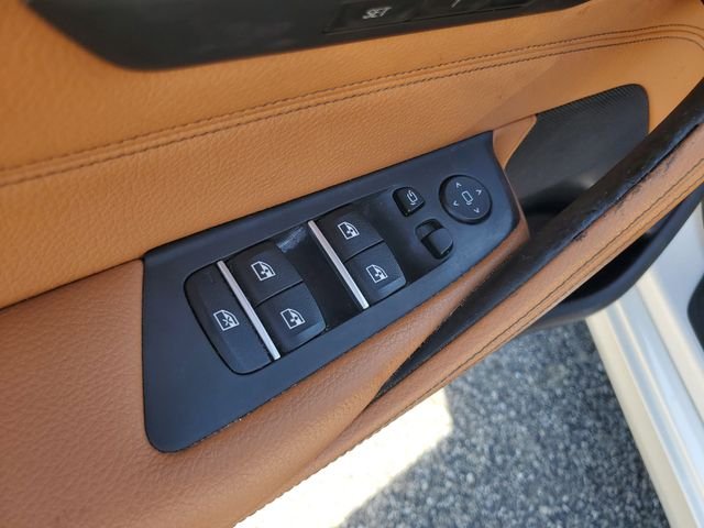 Used 2018 White BMW 530e iPerformance image 9