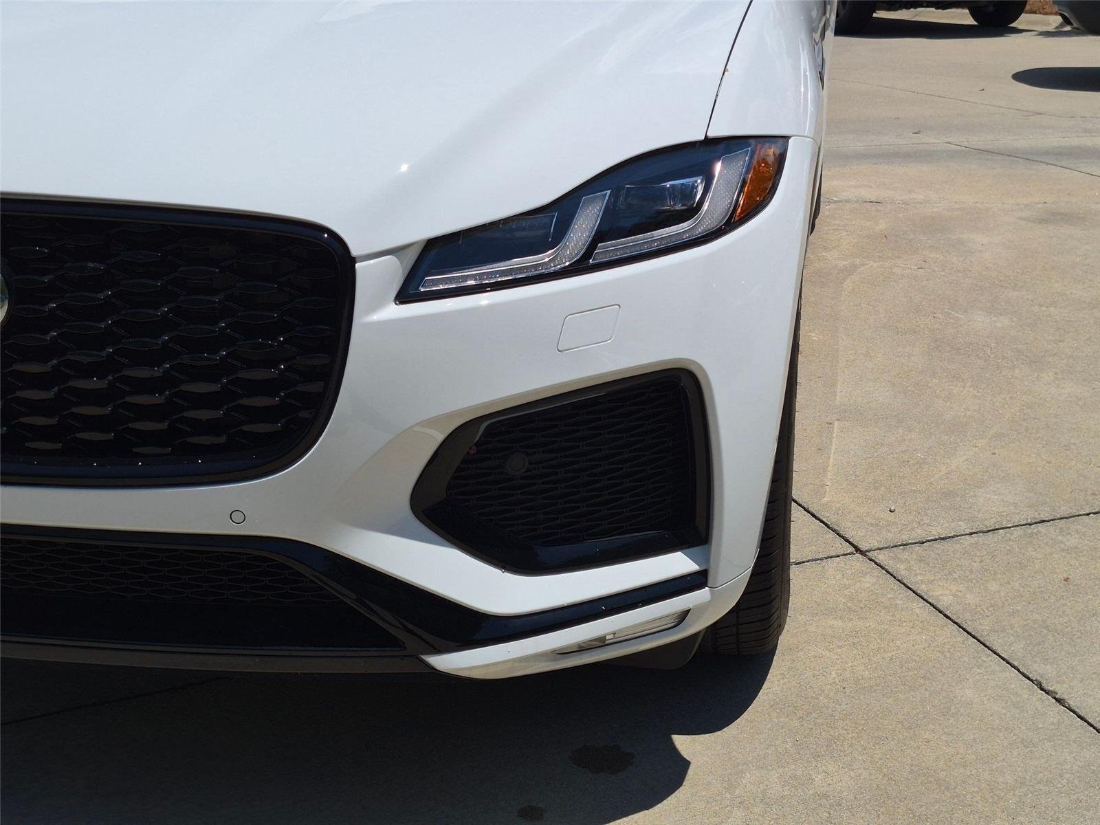 New 2026 Fuji White JAGUAR P250 R-DYNAMIC S image 9