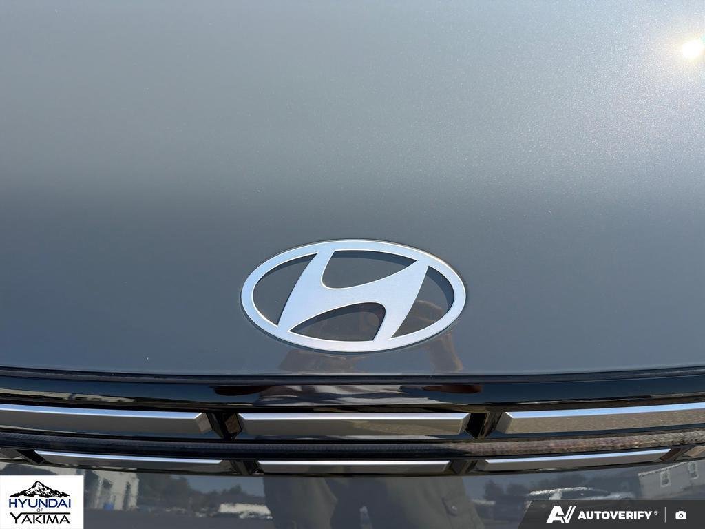 New 2026 Hampton Gray Hyundai SE image 9