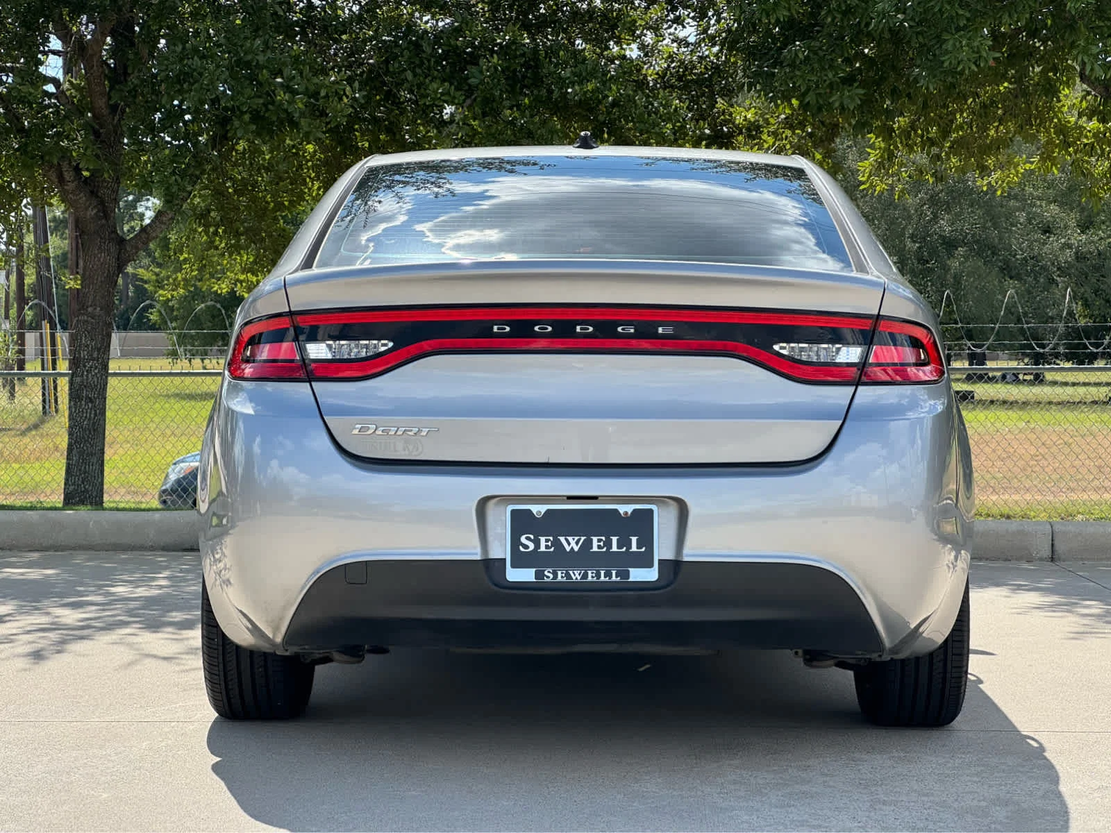 Used 2015 Billet Silver Metallic Clearcoat Dodge SE image 7