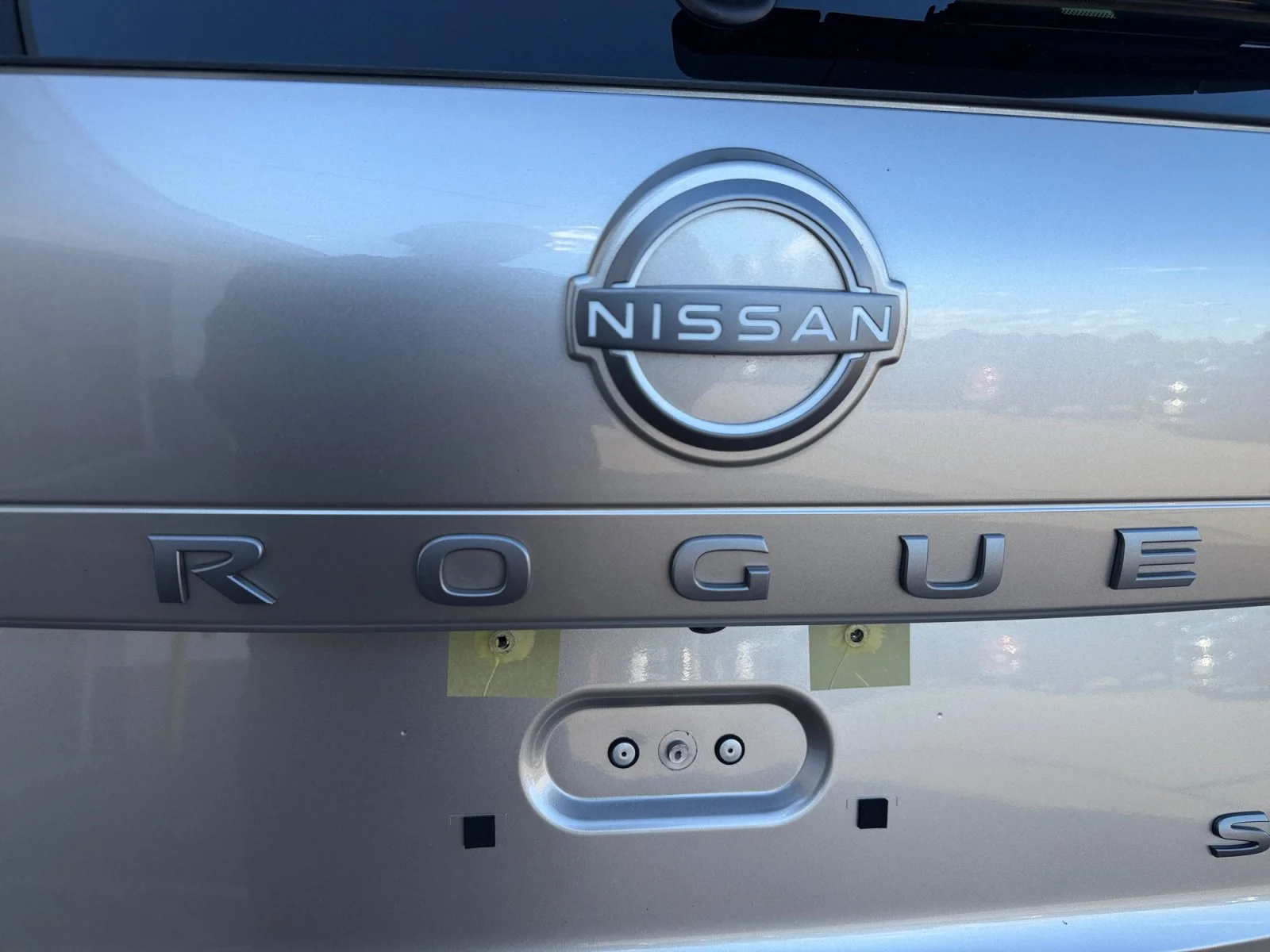 Used 2025 Champagne Silver Metallic/Super Black Nissan SL image 44