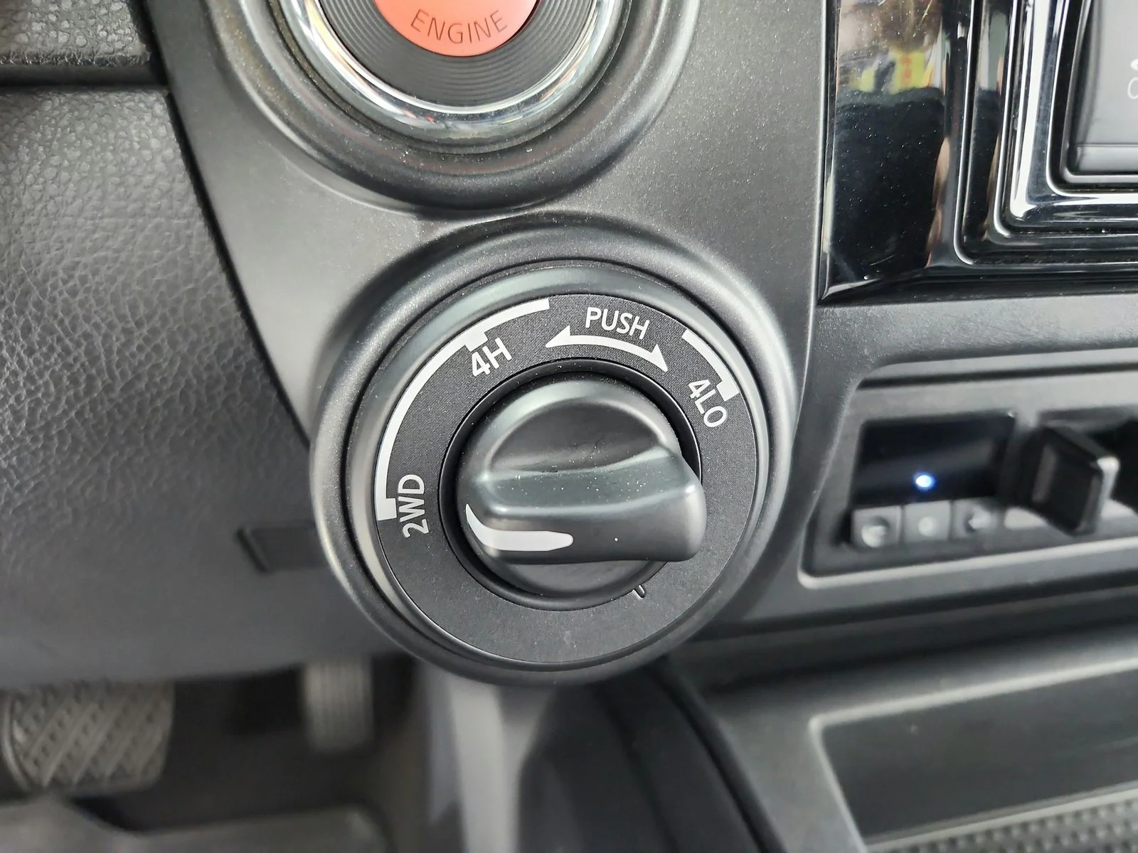 Used 2023 White Nissan PRO-4X image 26