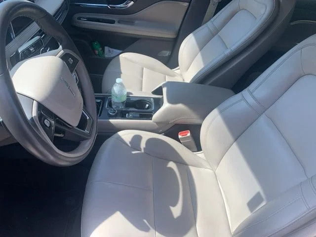 Used 2021 White Lincoln Standard image 8