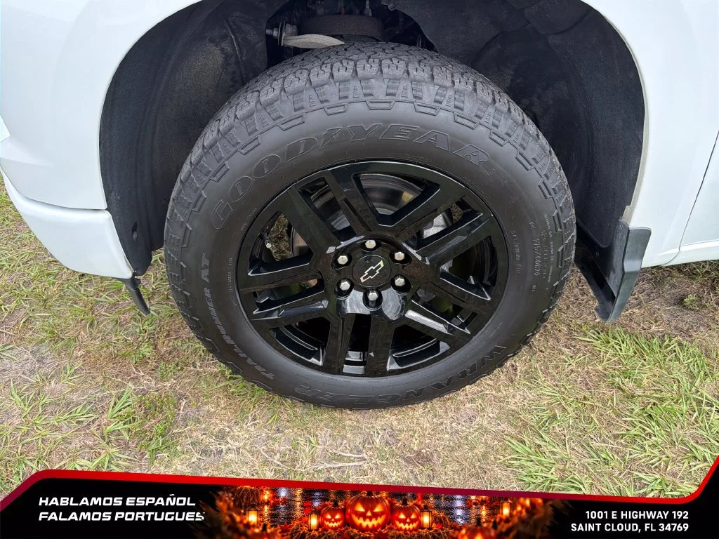 Used 2024 Summit White Chevrolet Custom image 10